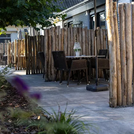 Restaurant 'de Vossenberg' מלון 3*