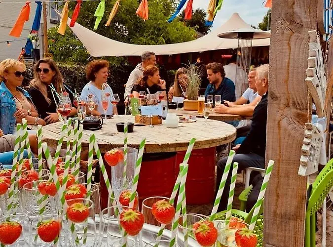 Restaurant 'de Vossenberg' מלון 3*